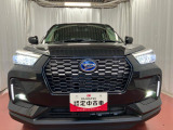 フロントフェイス(ヘッドランプ点灯時)