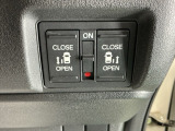 パワースライドドアの開閉はスマートキーのリモコンやドアノブは勿論、運転席側のスイッチ操作でも開閉ができ、安全・簡単です