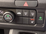 運転席/助手席シートヒーターで寒い日もすぐに温かくなり快適に過ごせます。2段階の温度調整が可能です