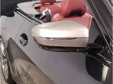 【BMWミラー】視認性の高いスタイリッシュなミラー。自動防眩機能も付いており夜間のドライビングをサポートします。