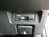 純正ETC2.0付 料金所もスムーズに通れ、割引料金の適用もあります。ビルトインできれいに収まっており、見た目もスマートです。