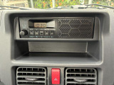 【AM/FMラジオプレーヤー】スピーカー内蔵タイプのラジオプレーヤー付いてます♪ラジオの下には手帳やカードケースなのど収納に便利なインパネボックスもあります☆