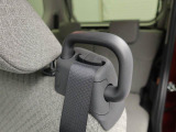 後席アシストグリップは、お年寄りの方が乗車される時に特に喜ばれる装備です。