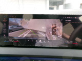 バック駐車する際に便利なバックカメラを搭載しています。360度確認でき、障害物はもちろんのこと、子供が突然出てきても確認できる便利な機能です。