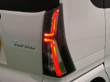 精悍なカスタム専用デザインのLEDリヤコンビネーションランプ(LEDストップランプ)で省電力・長寿命化を実現。