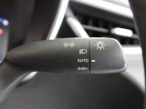 周囲が暗くなると自動でヘッドライトを点灯するオートライト機能付き。周囲が明るくなると自動で消灯します。