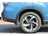 純正18インチアルミホイール、タイヤサイズ 225/55R18