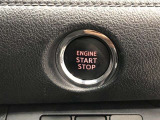 エンジンスタートスイッチです。キーが車内にあれば、エンジンの始動や停止はスイッチを押すだけ!キーを取り出す手間を省き、ワンプッシュで操作できるので簡単でスムーズです。