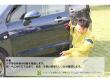 ドア等の外板の状態を確認します。傷・凹みだけではなく、板金・交換の修理もしっかり確認します。