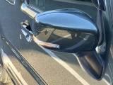 ウィンカーがドアミラーに内蔵されています。ドレスUP効果が主ですが、周りの車からも気づいてもらい易いので、安全性もにも繋がっています。