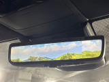 【デジタルインナーミラー】後席の大きな荷物や同乗者で後方が確認しづらい時でも安心!カメラが撮影した車両後方の映像をルームミラー内に表示。クリアな視界で状況の確認が可能です!