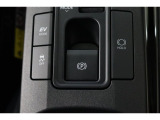 電動パーキングブレーキを搭載。スイッチ操作でパーキングブレーキを作動・解除することが可能ですので、操作の力が不要ですよ♪