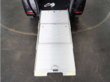 ◆スローパー◆重い荷物もスロープと電動ウインチで楽に積載。車いす以外の荷物もウインチでしっかり固定できるので安心です♪