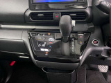 操作が簡単なシフトレバーですのでストレスなく運転が出来ますよ!