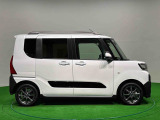 ドアは約90度に開くので荷物も積み込みやすく、乗り降りもしやすい♪ アウトドアで楽しく快適に過ごせる工夫がいっぱいです♪♪