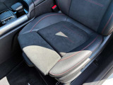 快適なショールームにて、お車選びのお手伝いから、ご購入後の整備待ちまで、ご対応致します。