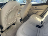 オプションにてカー・ライフのさまざまなリスクのある状況を自動的に記録。運転中はもちろん駐車時まで、愛車とその周囲を監視・記録する基本機能付きドライブレコーダーを取り付け可能でございます。