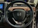 運転にかかわる様々な操作を安全に行えるように視点移動が少なく操作性に配慮されたスイッチ類が凝縮されたコクピットです。