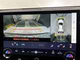 バックカメラの他に上から見下ろしたような画像が見れるアラウンド(全方位)モニター。前後左右を把握できる、すごい機能が装備されています!