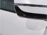 【BMWミラー】視認性の高いスタイリッシュなミラー。自動防眩機能も付いており夜間のドライビングをサポートします。