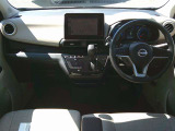 死角の少ない広い視界と、コンパクトなサイズで小回りがきくので、安心して運転できます。