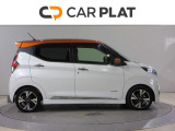 伸びやかなサイドラインが、軽とは思えない上質さを演出。日産デイズは、毎日の風景にスマートな存在感を添える洗練された横顔が魅力です。