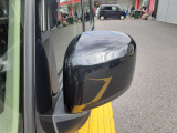 デザイン性だけでなく、ドライバーの巻き込み防止など安全運転をサポート致します!周囲からの視認性にも優れていて安心です!