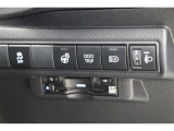 機能性溢れる運転席まわり。使いやすいスイッチ類の配置で運転中のストレスを軽減し楽しくドライブできますよ。