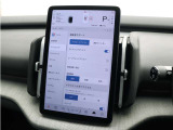 パイロット・アシストは、さまざまなシーンであなたをサポート。例えば、車線変更の際には、レーンチェンジ・アシスト(車線変更支援機能)がステアリング操作をサポート。車線変更のストレスを軽減します。