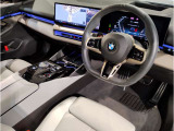 ☆センターパネルを運転席側に僅かに傾けたBMW独特のインパネ☆【駆け抜ける歓び】はここからもスタートしております☆
