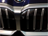 【キドニーグリル】BMWは約90年もの間、ほぼ全ての車両にひと目でBMWだと分かるこの特徴的なフロントグリルが備えられ、デザイン・アイコンとして親しまれてきました。