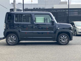 軽自動車の限られた室内空間をフルに活用し、小柄ながら過ごしやすい車内を作り出しています。