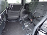 ◆チップアップ&ダイブダウン機構付【ULTR SEAT】は後席座面を左右分割で跳ね上げることができます。トランクで積載できない背の高い荷物をラクラク収納できます。ホンダ車ならではの人気装備です。