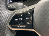 ◆クルーズコントロールにレーダーセンサーを組み合わせ、先行車を測定し設定されたスピードを上限に自動で加減速を行います。一定の車間距離を維持することで、長距離走行でのドライバーの疲労を低減させます。