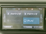 AM・FMラジオやテレビなど、選べるソースが画面上に並び、用途に合わせて選択しやすい構成です。音源を確認しながら切り替えられるため、普段の移動時間にも活用できます。