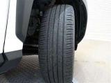 タイヤサイズは215/50R18となっております♪