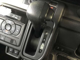 オートマのシフトレバーは操作しやすい位置にあります☆