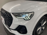 ウイング状のデイタイムランニングライトを備えるLEDヘッドライト。昼光に近い照明によって進路を照らし、昼夜ともに目視しやすく視認性を高め安全性と快適性を向上させます。