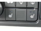 シートヒーター装備付き車!!座席に埋め込まれた電熱線によりシートを暖めることが出来る装備で、温めたられたシートは、寒い冬には最適です!!