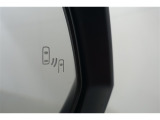 ★ブラインドスポットモニター付きです、隣の車線を走る車両をレーダーで検知、ドアミラーでは確認しにくい後側方エリアの車両をお知らせいたします。