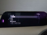 【マツダコネクト】ラジオ・テレビ/Bluetoothオーディオ、その他アプリケーションなどの機能で楽しむことができます。