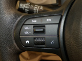 【ステアリングリモコン】ステアリングにオーディオ調節可能なスイッチが装備されていますので運転中でも視線をそらさずにオーディオの調節が可能です!