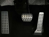 オルガン式アクセルペダルで、長距離も疲労を感じずにアクセル操作ができます。