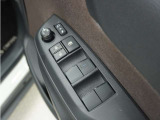 ◆パワーウィンドウスイッチ◆運転席から全席の窓の開閉操作を行うことが出来いつでも換気ができます!