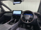 運転席まわりです。 各操作スイッチは使いやすい位置に配置されてます。