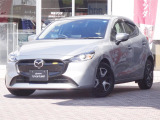 コンパクトなボディとMAZDA2の外観デザインを確認できる一枚です。