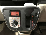 オートエアコンです。温度設定ができます。冷え性の方が乗っても安心ですね♪