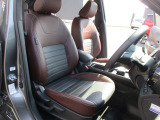 まずは、お座り下さい。運転している感覚がつかめると思います^^