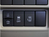 【片側電動スライドドア】ボタンを押すだけでスライドドアの開閉が可能。もちろんキーからの操作も可能。お子様を抱いている時・両手いっぱいの荷物を持っている時など非常に役立ちます。