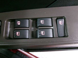 もちろん全席パワーウインドー付。運転席から操作できて便利です。